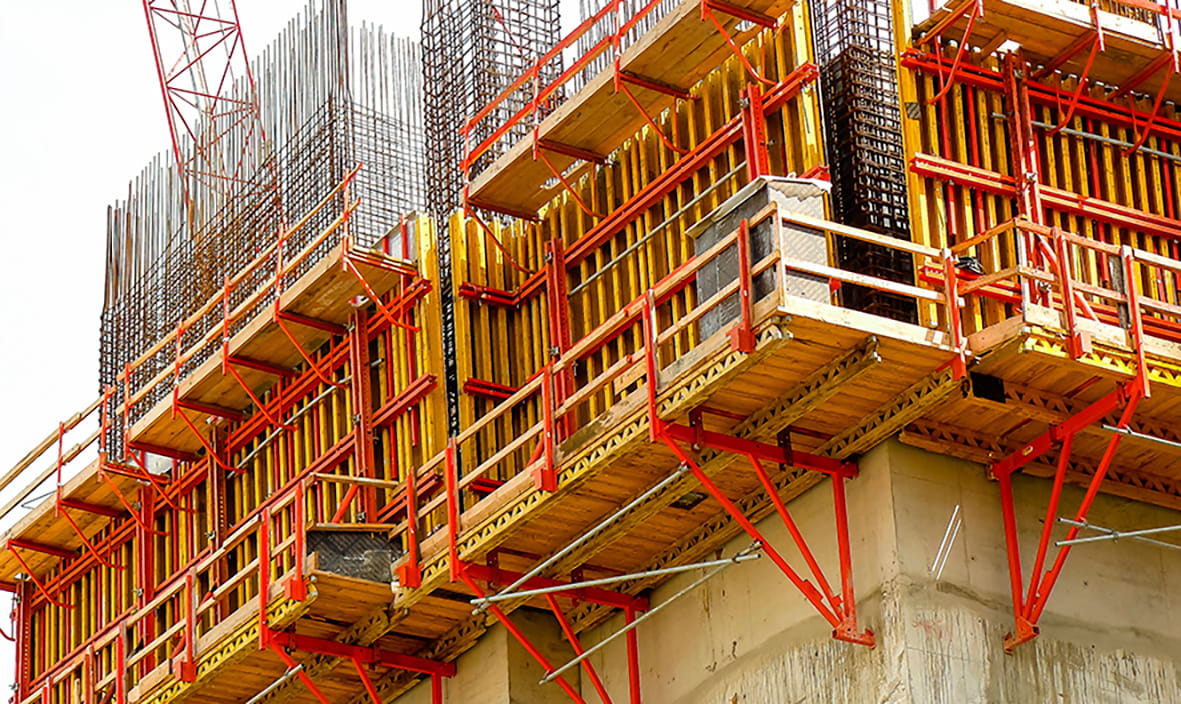 Sistemas de Protección de Borde o Barandillas de Equipos de Trabajos Temporales en Altura y medios auxiliares (BETTA).