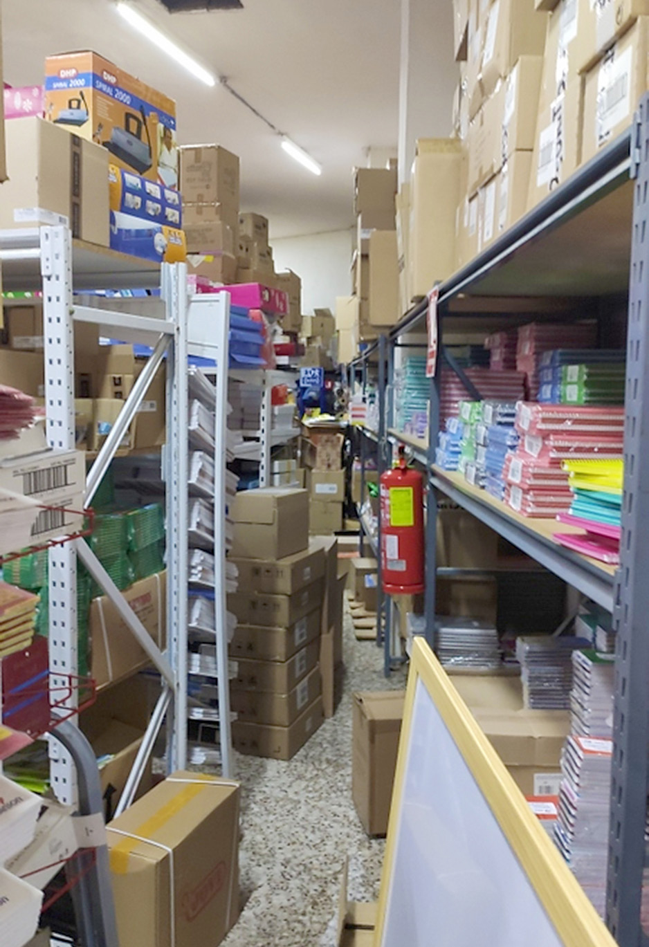 Almacén y estanterías