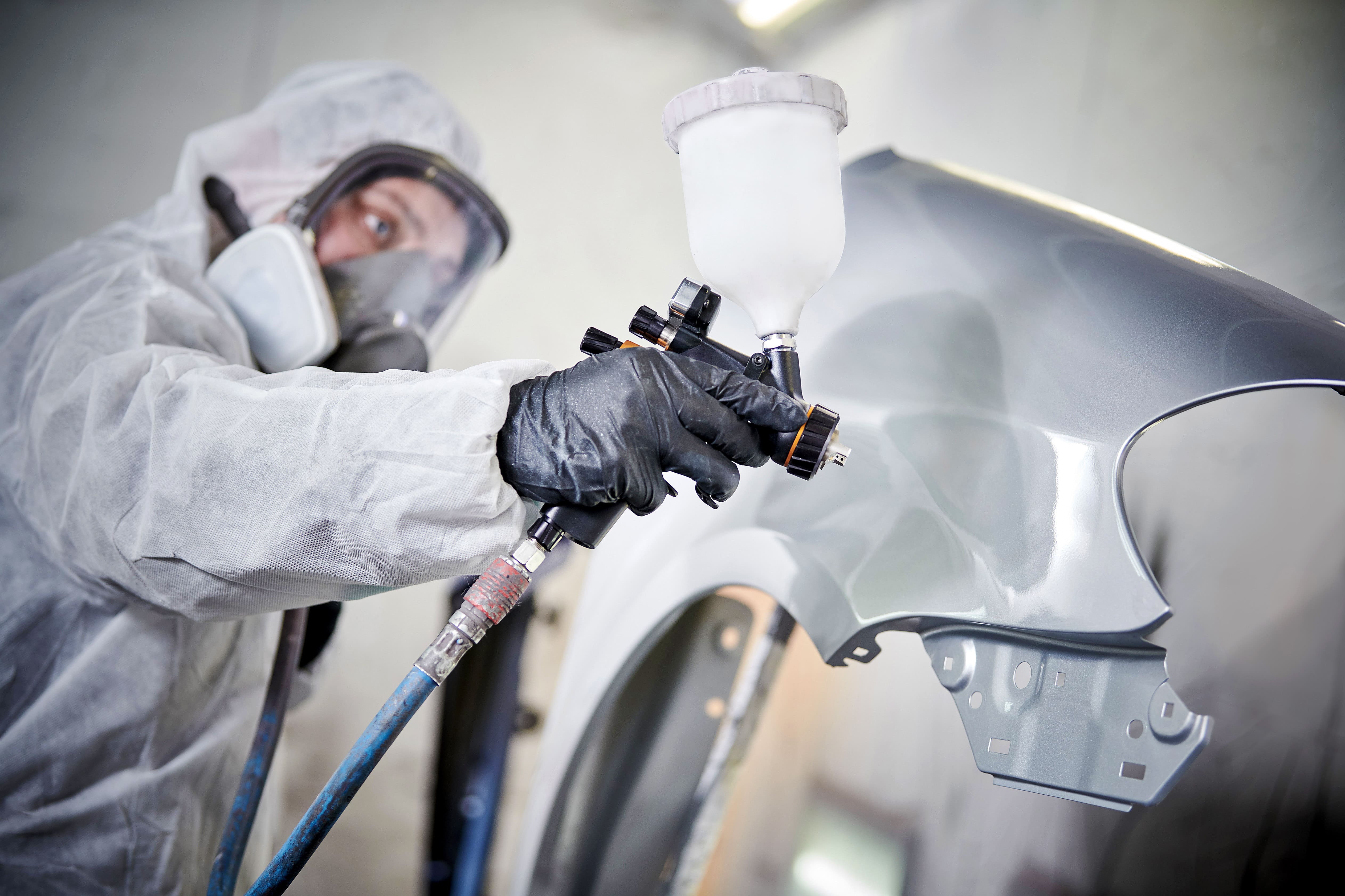 Figura 1: Pulverización de pintura en cabina