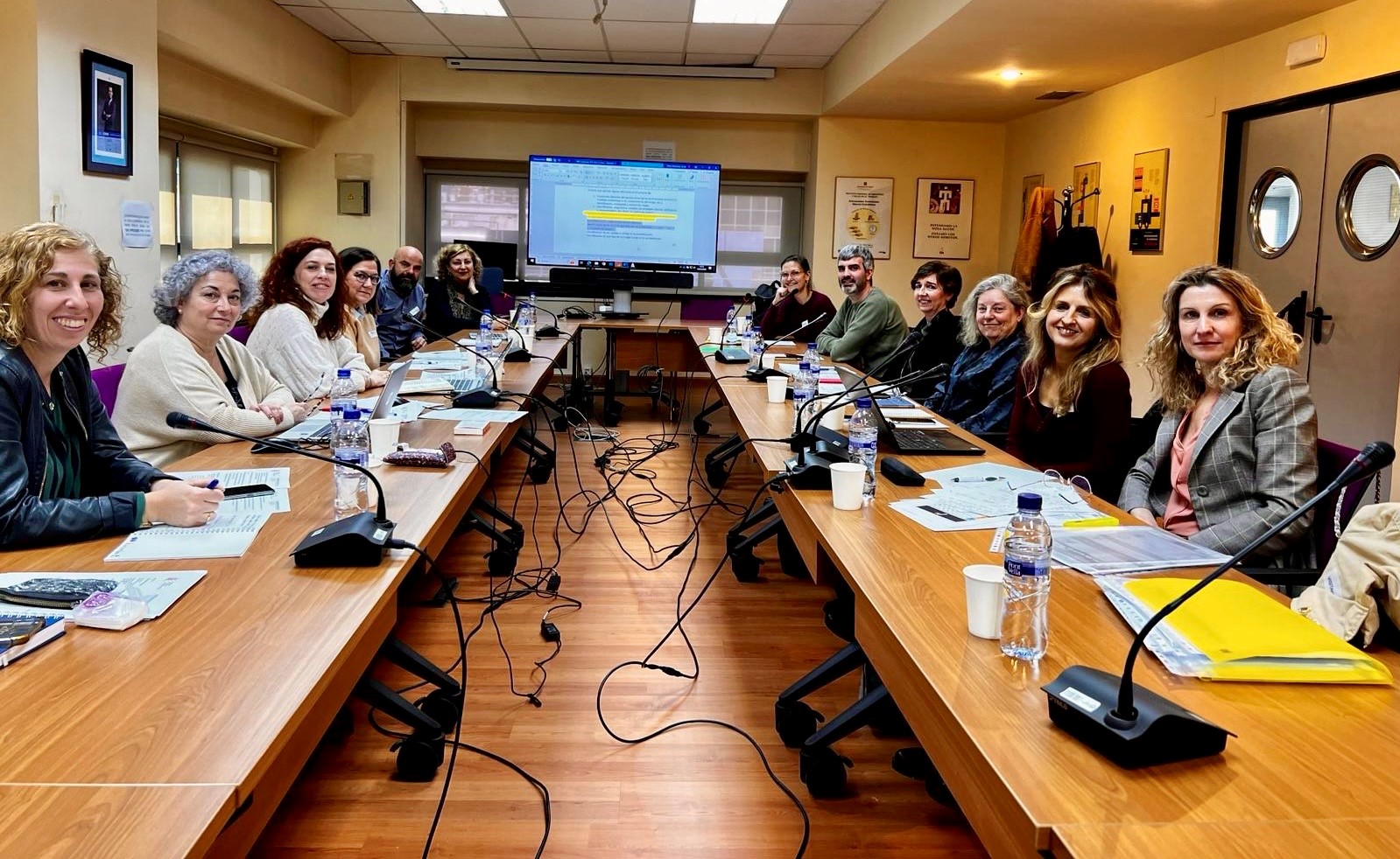 Fotografía de los participantes en la reunión 