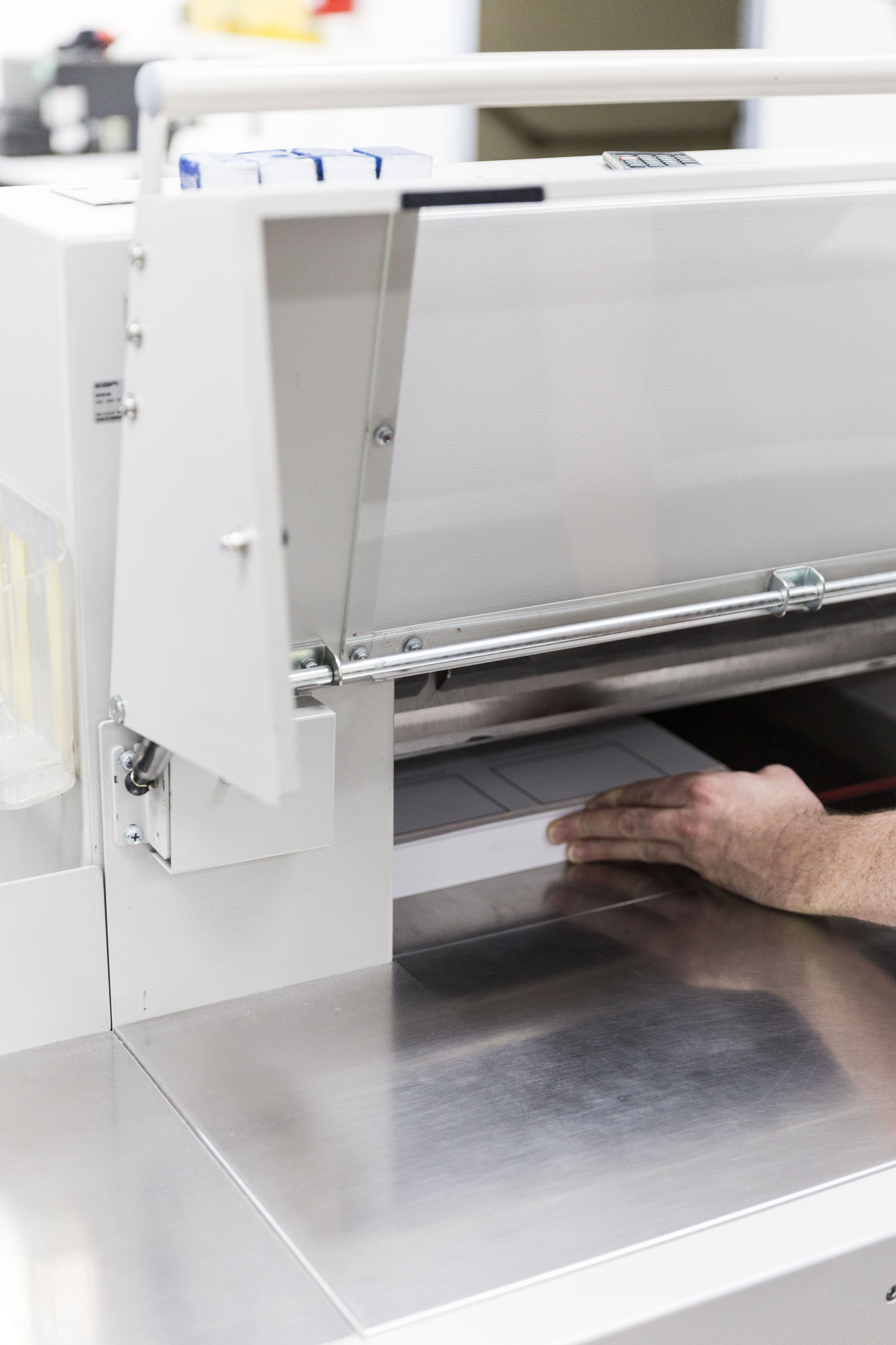 Acceso a la zona de corte de la cuchilla