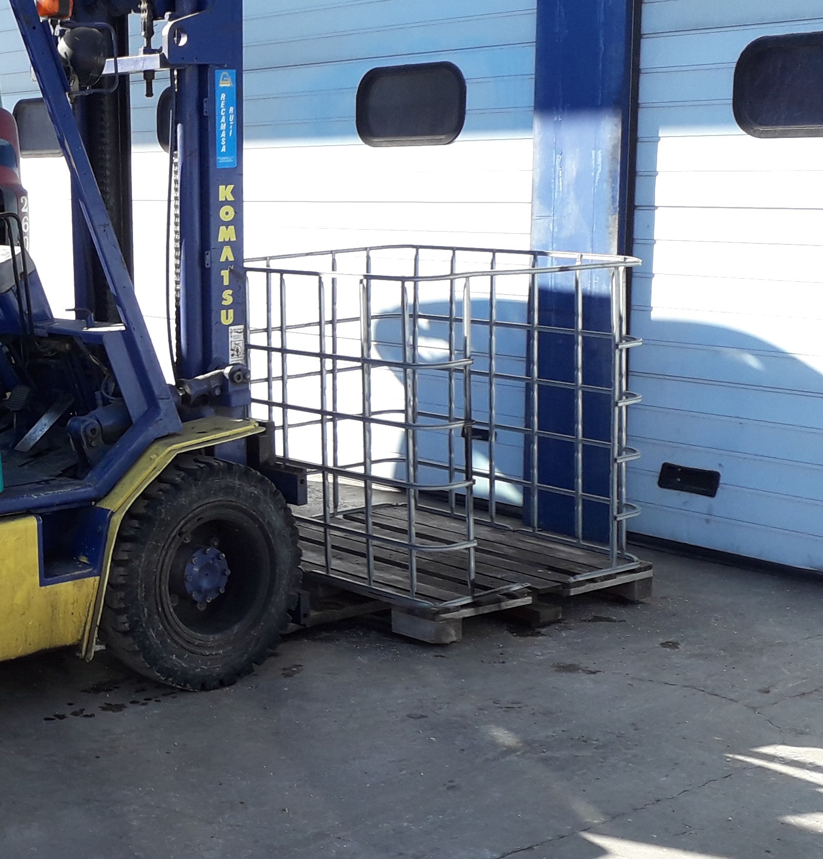 Jaula o barquilla acoplada a la carretilla