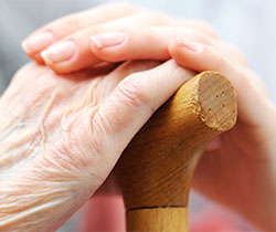 Guía para la gestión de los riesgos psicosociales en la actividad de cuidado de personas mayores
