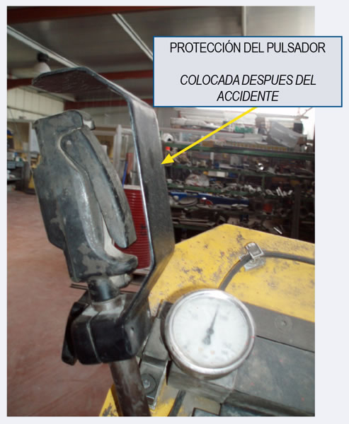 Proteccion del pulsador, colocada despues del accidente