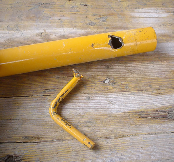 Vista de detalle de la parte superior del balaustre donde se encontraba soldado el soporte