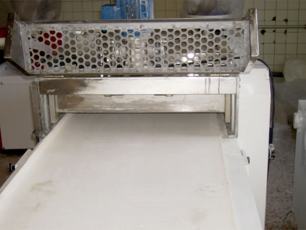 Cuchilla y resguardo levantado