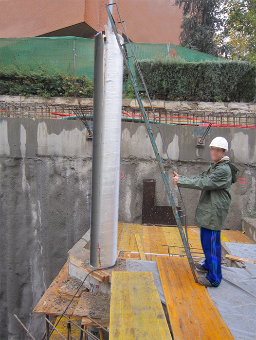 En la fotografía se aprecia el apoyo de la escalera y la zona de caída