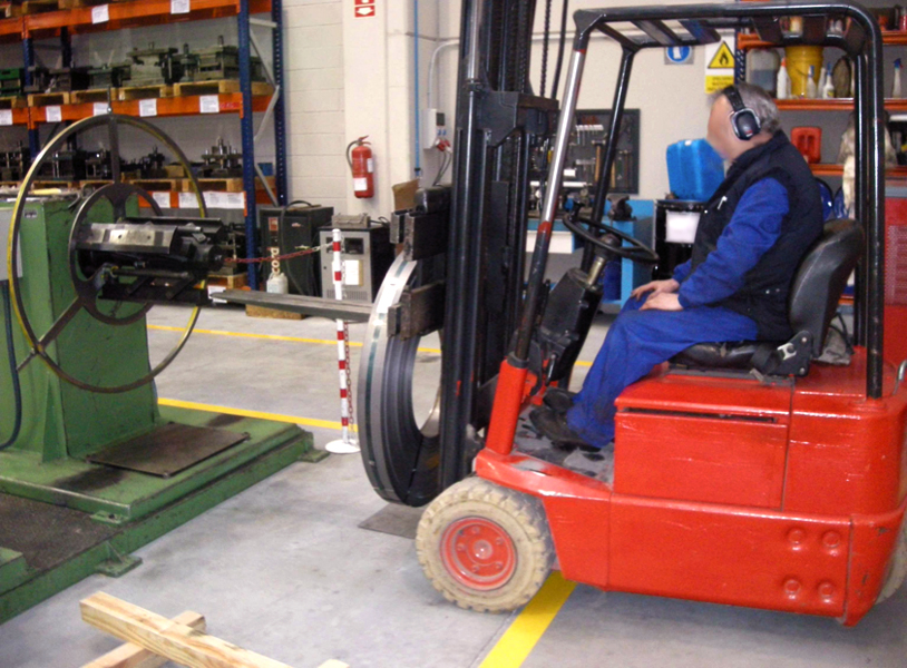 Colocación de la bobina con la carretilla