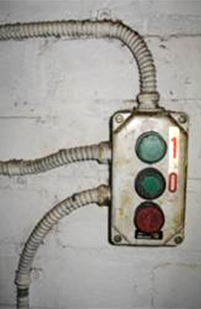 Botonera junto al montacargas