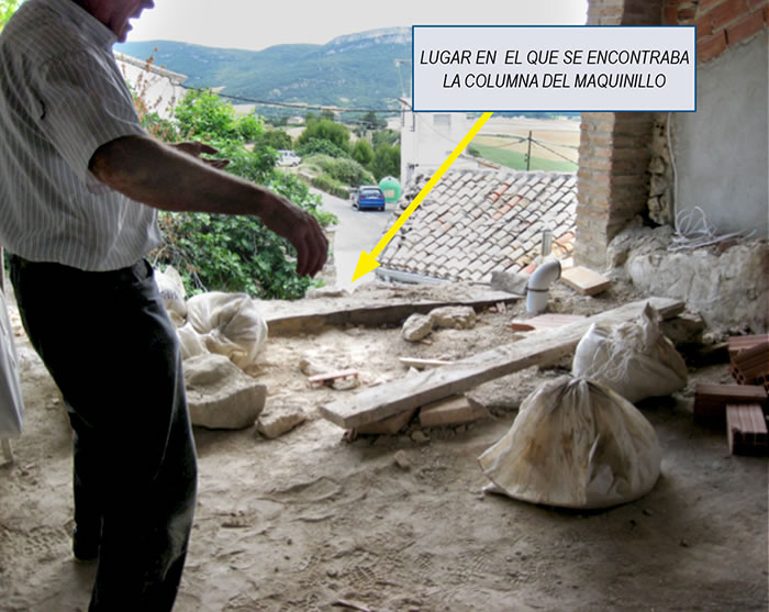Vista desde el interior de la vivienda del forjado por el que cayó el accidentado