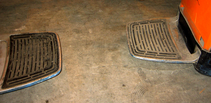 Detalle de plataforma abatible de la transpaleta