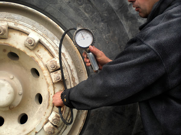 Manómetro utilizado, obsérvese la escasa longitud del manguito