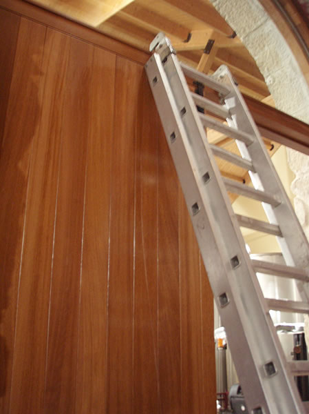 Escalera simple extensible de aluminio apoyo de la escalera sobre el marco del cristal