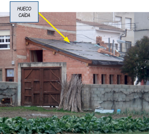 Señala el hueco de caída en el tejado