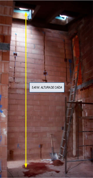 Interior del lucernario, altura de caída 5,4 m.