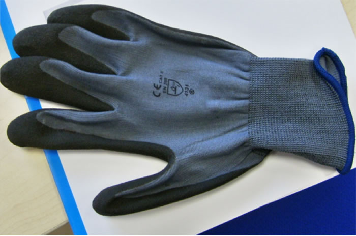 Tipo guante usado por el trabajador