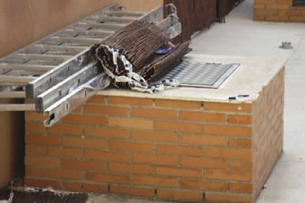 Vista exterior de la entrada al vaso de expansión