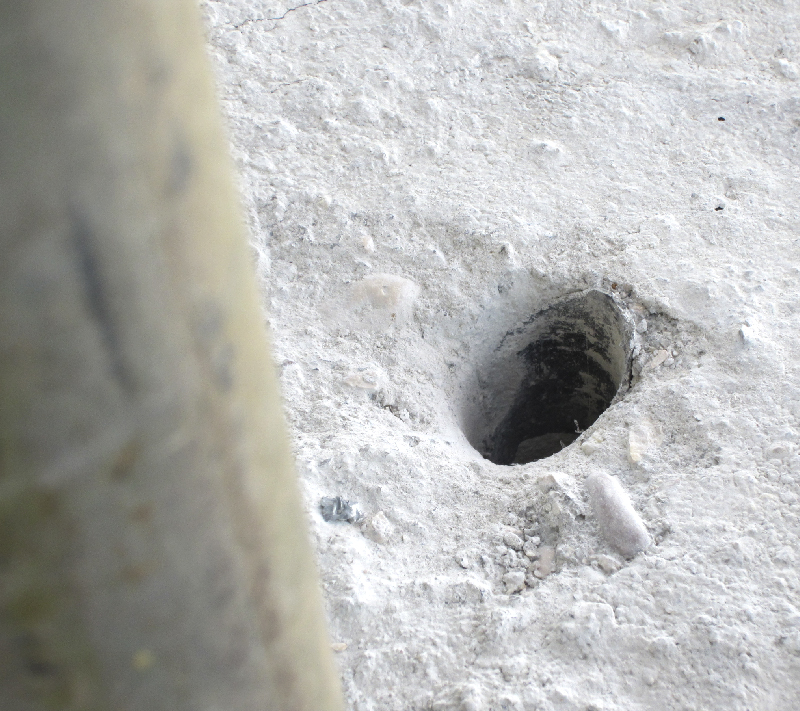 Vaina de embutido deformada hacia la zona de caída