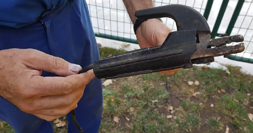 figura 2: estado de la pinza porta-electrodos