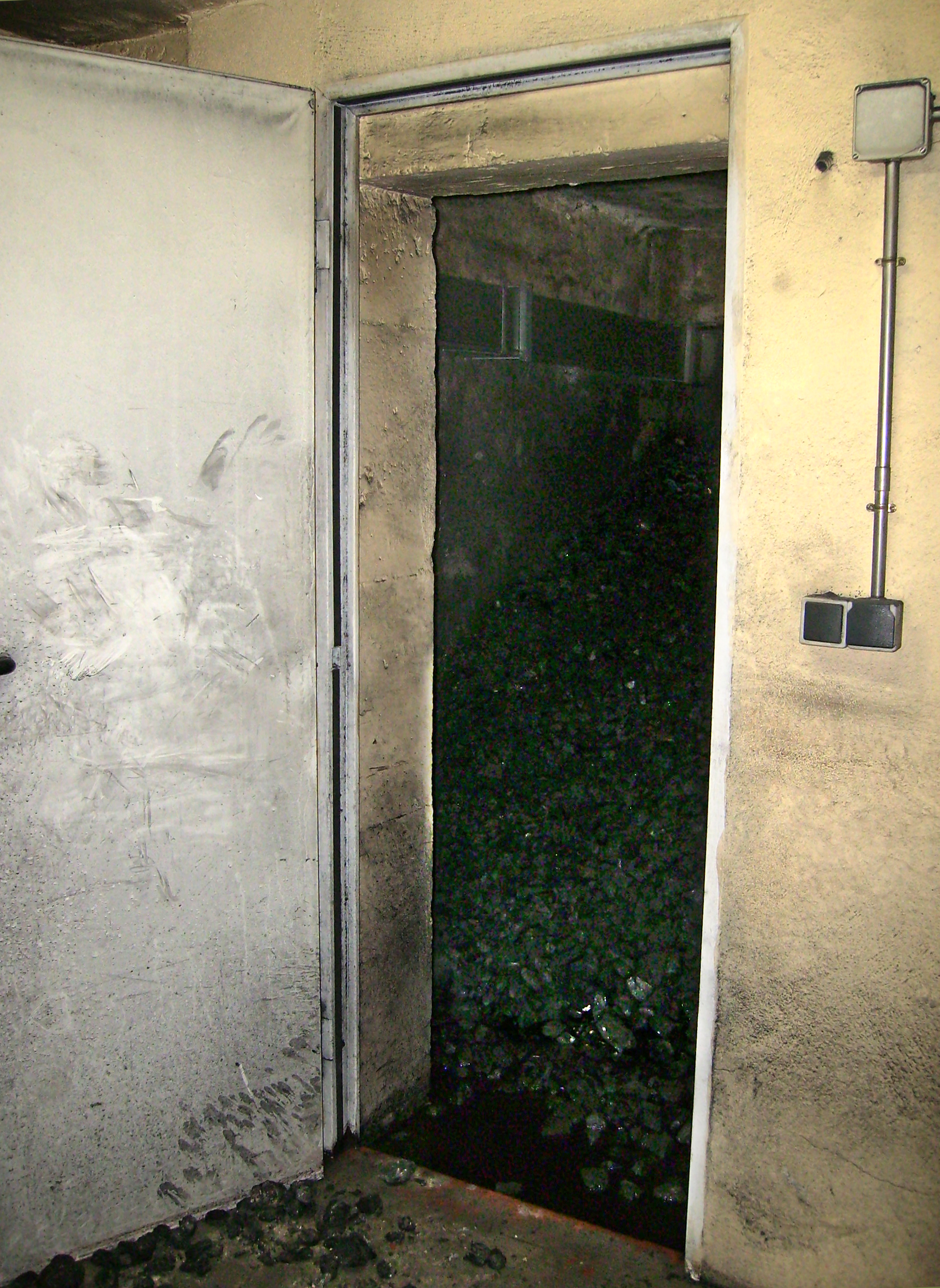 Figura 2. Puerta cortafuegos separadora de ambas dependencias