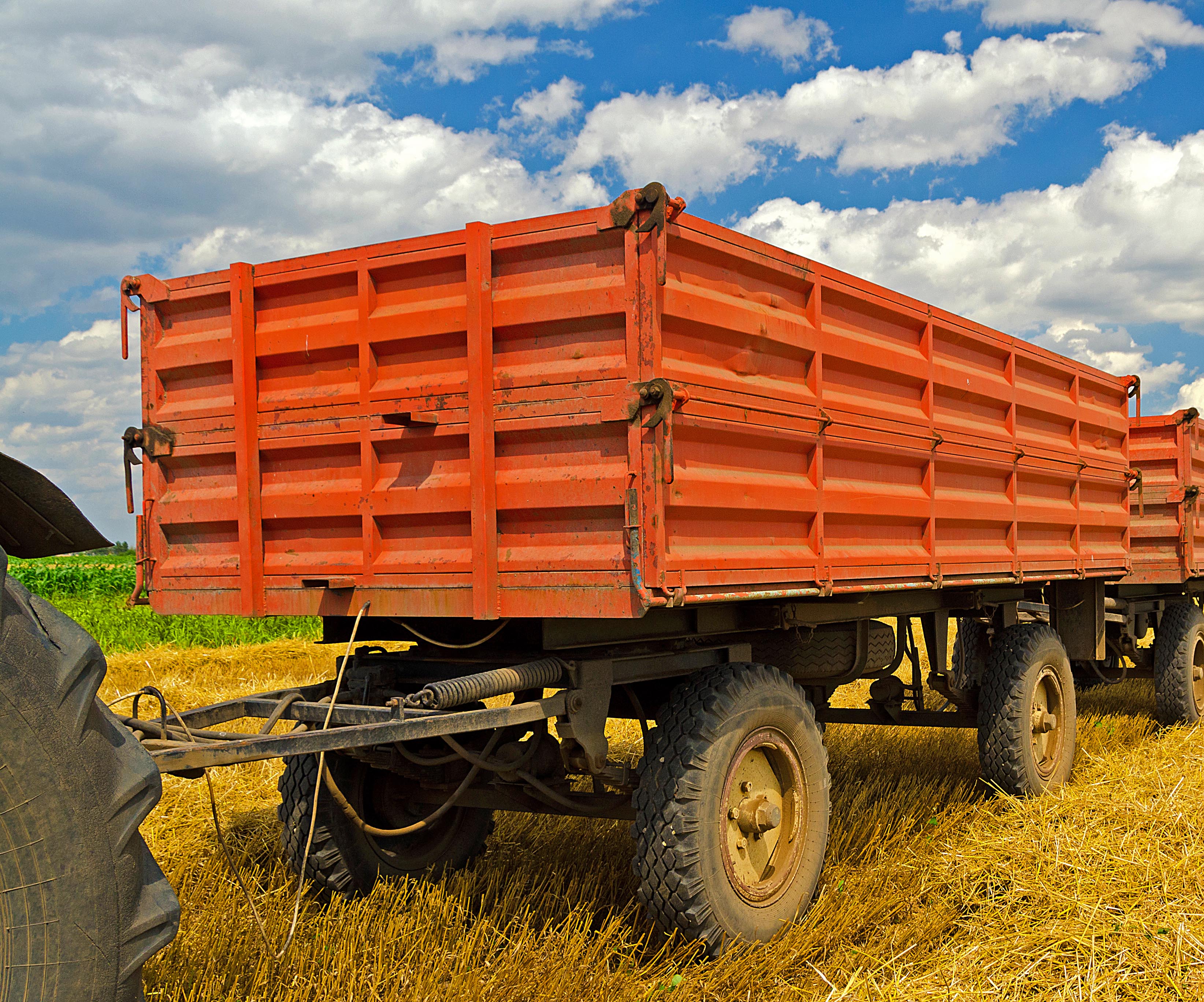 Remolque para tractor, equipo de similares características al implicado en el accidente