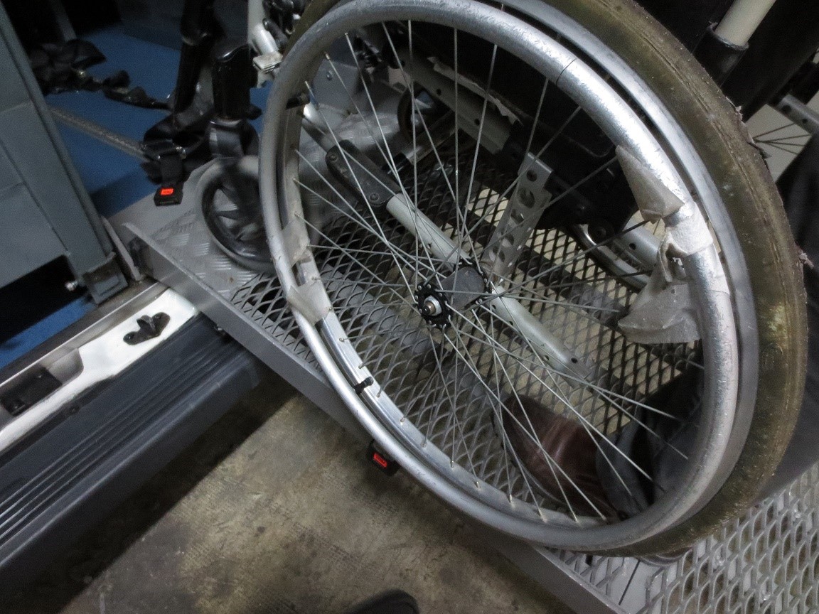 Rueda enganchada en la rampa