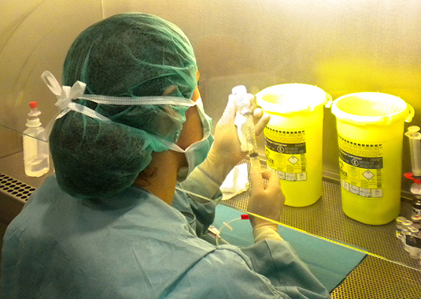 Preparación de fármacos citostáticos en cabina de seguridad