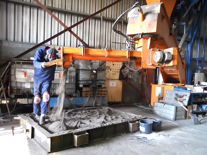 Compactación con los pies. Molde de tamaño pequeño