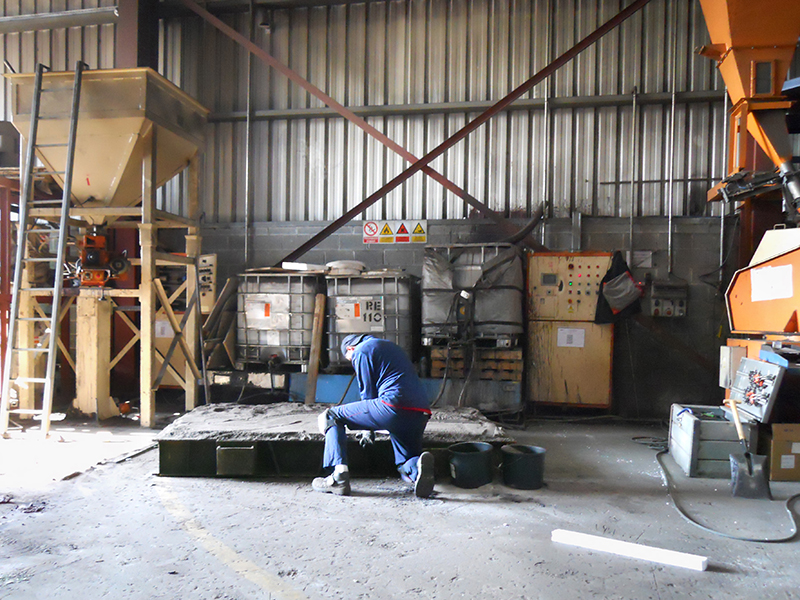 Compactación con las manos. Molde de tamaño pequeño