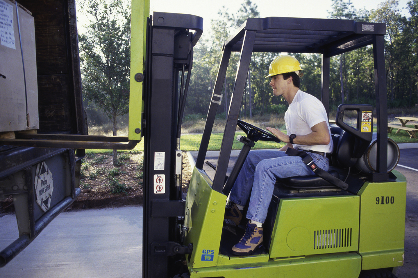 Detalle carretilla elevadora automotora