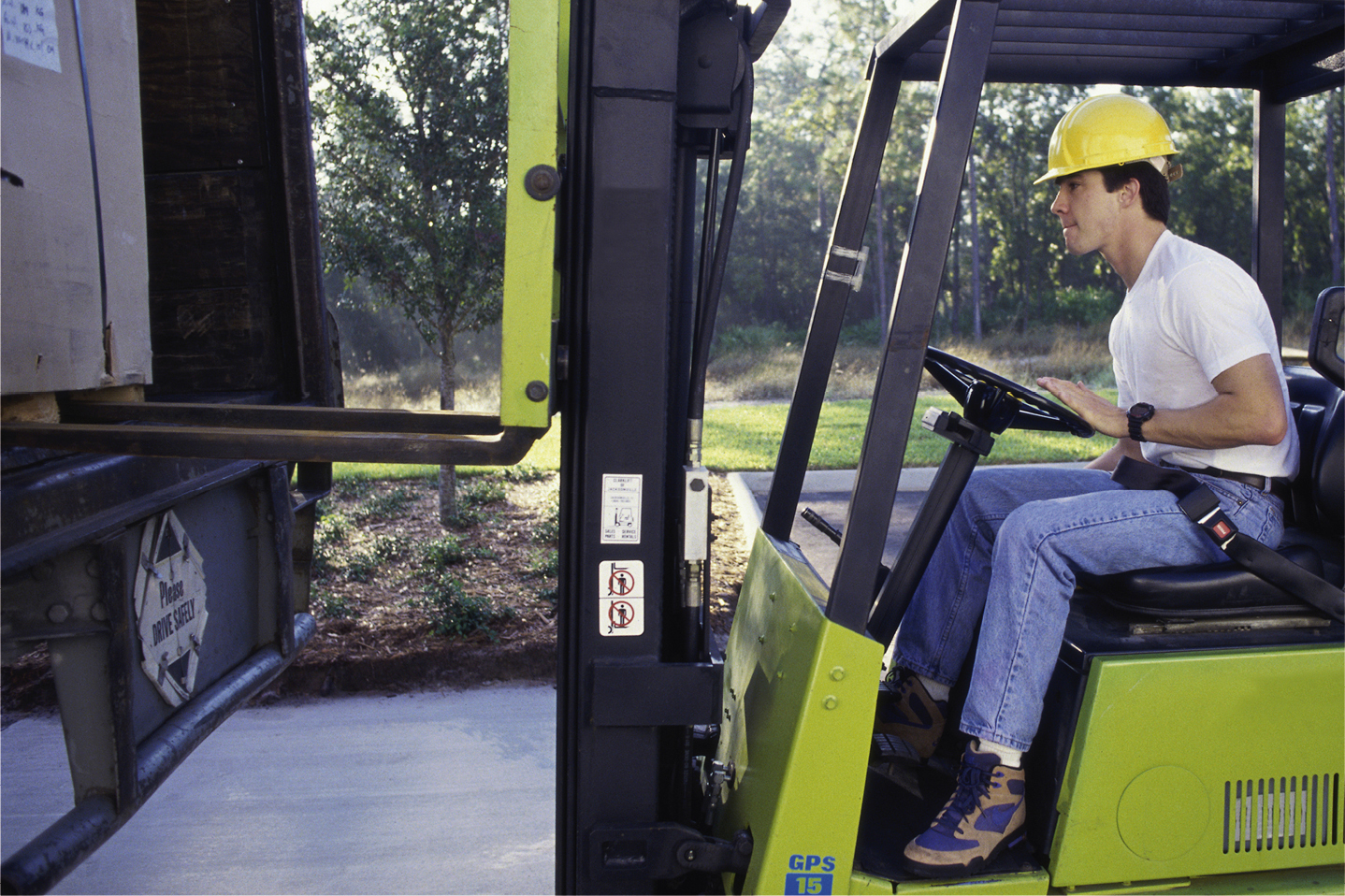 Detalle carretilla elevadora automotora