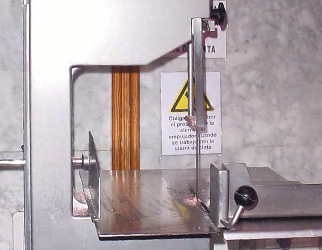 Detalle mesa deslizante con reborde