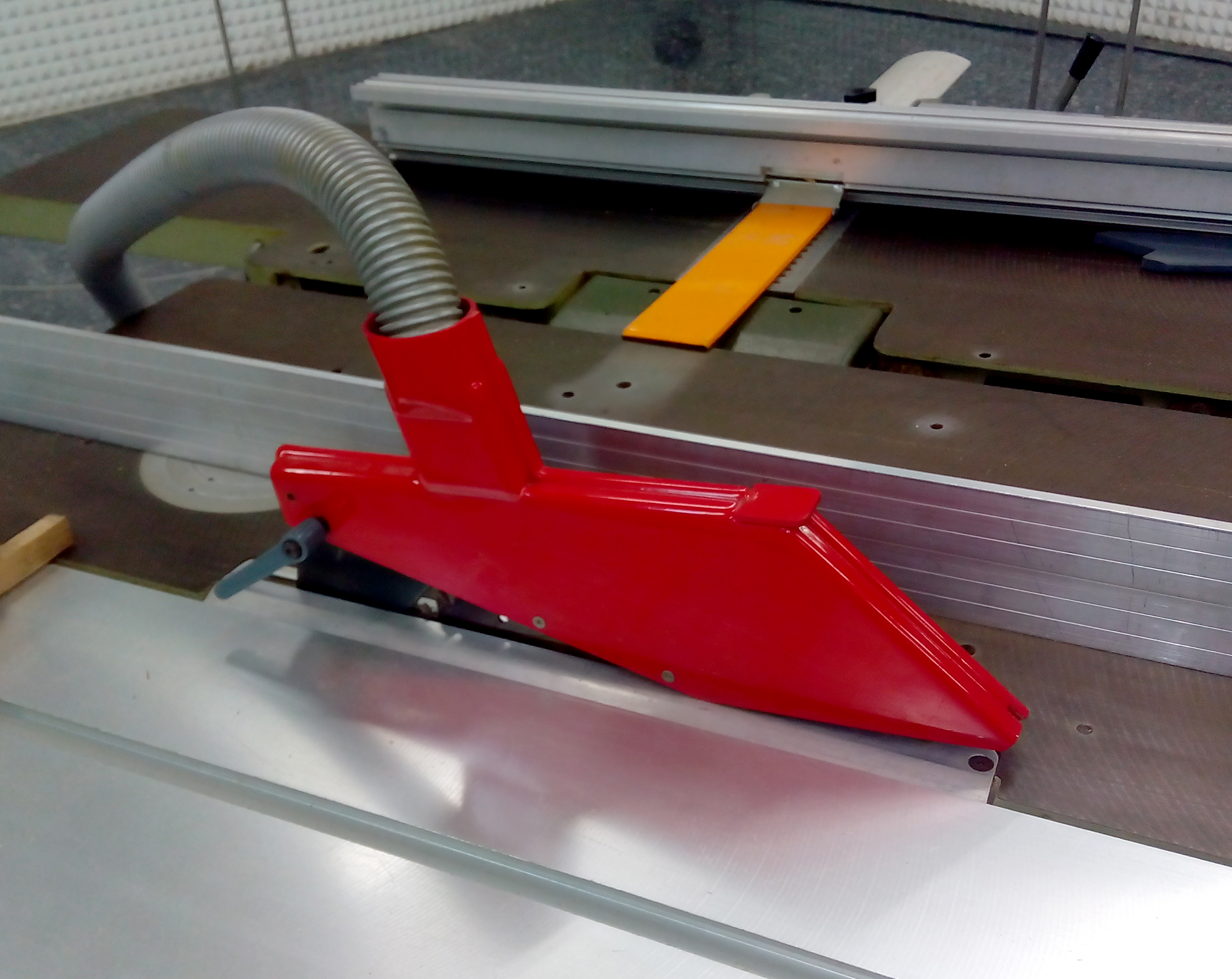 figura 3: detalle de la toma de aspiración conectada al sistema de aspiración