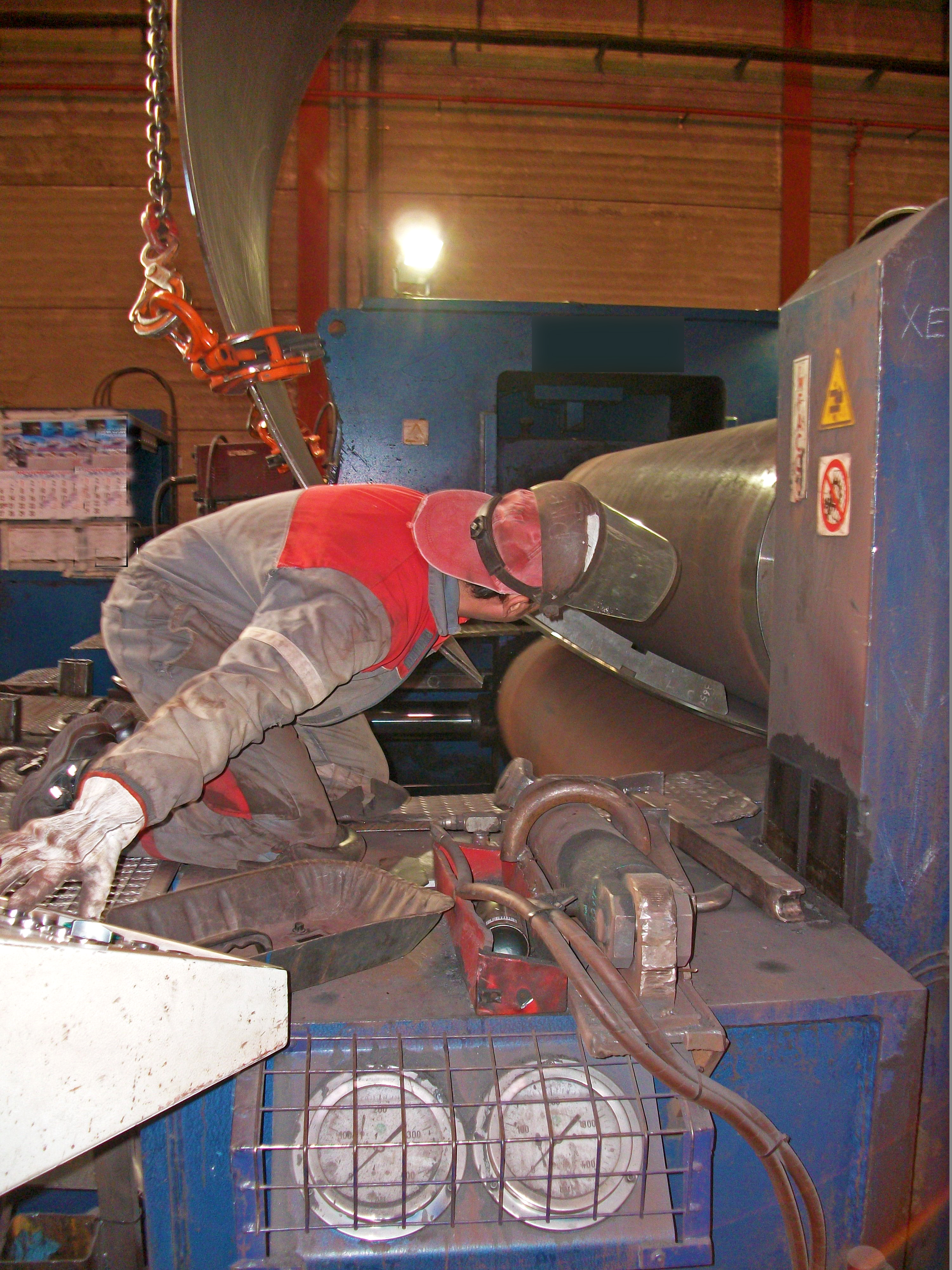 Figura 3: Operario realizando labores de ajuste