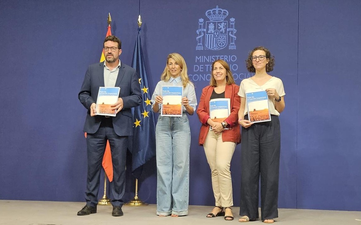 Fotografía de Joaquín Pérez, Yolanda Díaz, Cristina Fernández y Aitana Garí