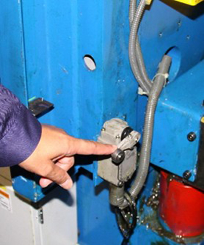 Posibilidad de burlado del enclavamiento debido a una instalación incorrecta (acción mecánica NO directa).