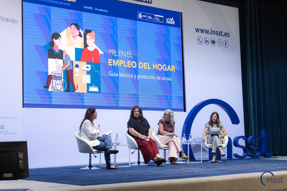 Mesa  2: El protocolo de actuación frente a situaciones de violencia y acoso en el servicio del hogar familiar  Modera: Diana Torremocha García, INSST  Situación y contexto sobre la violencia del hogar  Antía Pérez Caramés, Universidade da Coruña De la normativa a la aplicación práctica María Ángeles Villanueva Medina, Asesora de la Secretaría de Estado de Trabajo del Ministerio de Trabajo y Economía Social Mecanismos de denuncia ante la ITSS Macarena Moltalbán Gordon, Subdirectora Adjunta de la Subdirección General para la Coordinación de la Inspección del Sistema de Relaciones Laborales de la OEITSS